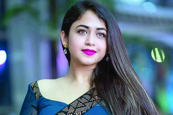 কার সঙ্গে ফারিয়া