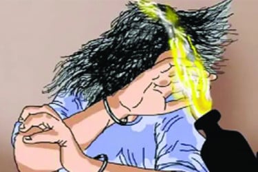 অ্যাসিড ঢেলে স্ত্রীকে হত্যা