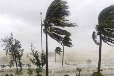 দুপুরের মধ্যে ১৪ জেলায় ৬০ কিমি বেগে ঝড়বৃষ্টির শঙ্কা