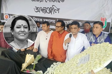 শহীদ মিনারে ফরিদা পারভীনকে শেষ শ্রদ্ধা