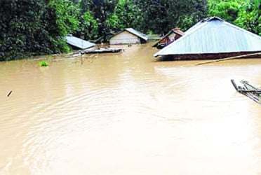 ভারী বৃষ্টিতে ডুবতে পারে ৯ জেলার নিম্নাঞ্চল