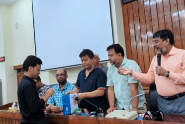 রাকসু নির্বাচন : লটারিতে প্রার্থীদের ব্যালট নম্বর প্রদান, প্রচারণা শুরু