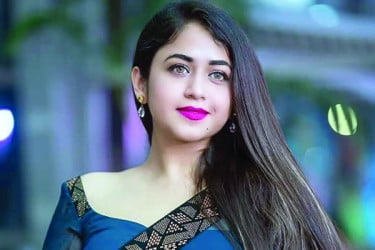কার সঙ্গে ফারিয়া