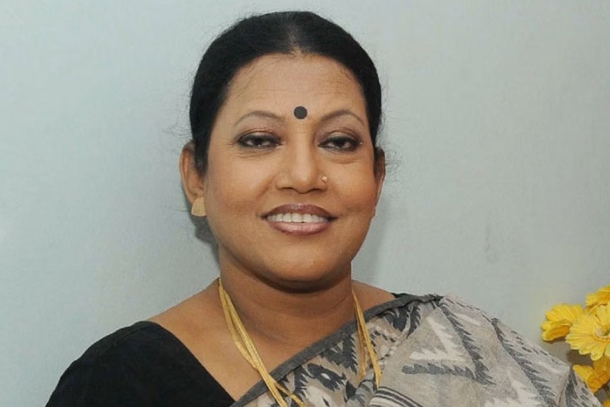 বাবা-মায়ের কবরে সমাহিত ফরিদা পারভীন