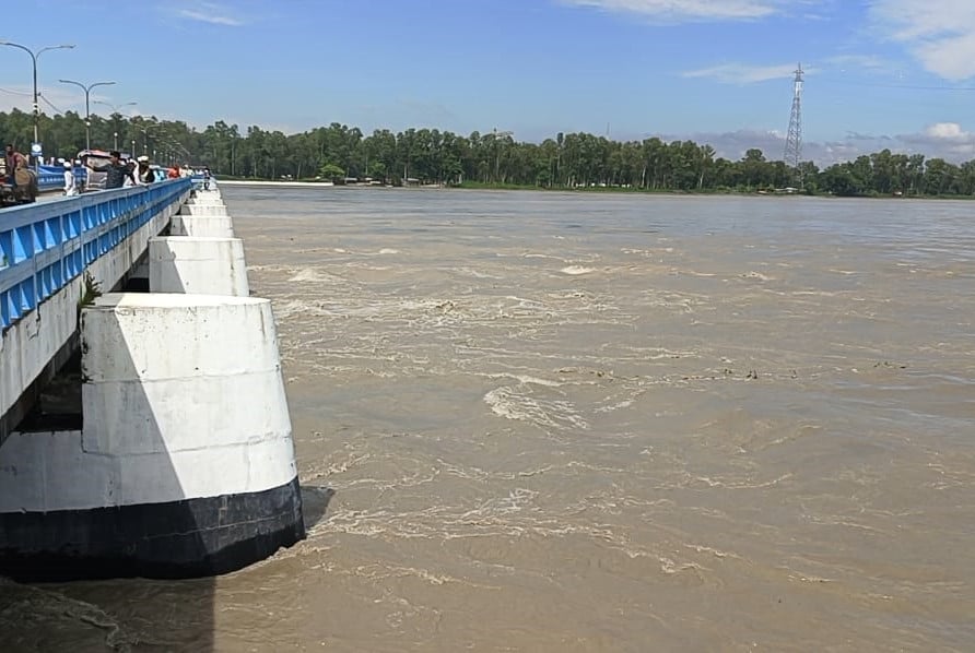 তিস্তার পানি বিপদসীমার ৩ সেন্টিমিটার উপরে, ভাটিতে বন্যার আশঙ্কা