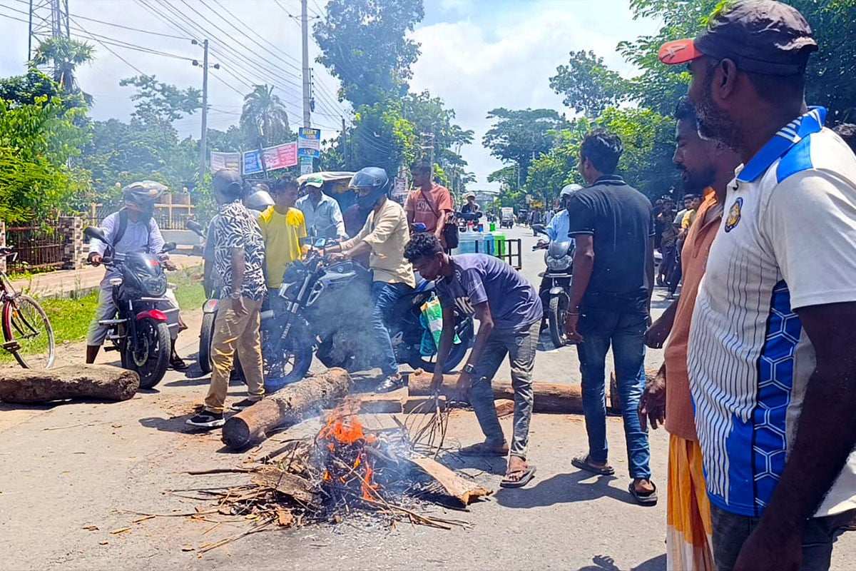 বাগেরহাটে চারটি আসন বহালের দাবিতে চলছে হরতাল