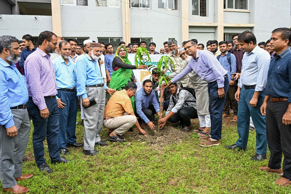 গাছ জীবনের প্রতীক, পরিবেশ রক্ষার হাতিয়ার: গাকৃবি ভিসি