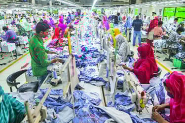 বড় ধাক্কা খাবে পোশাক খাত