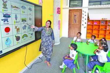 সৃজনশীলতা ও নান্দনিকতায় অনন্য এক স্কুল