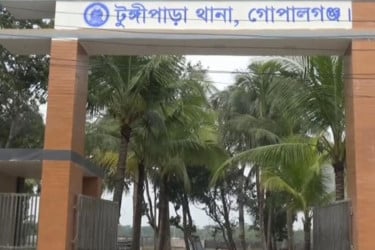 টুঙ্গীপাড়ায় দুই গ্রামবাসীর সংঘর্ষ, থামাতে গিয়ে ওসিসহ ৪ পুলিশ আহত