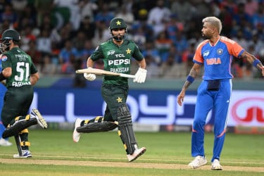 খেলার বাইরে রাজনীতি: ভারত–পাকিস্তান ম্যাচে ইতিহাসে নজিরবিহীন বিতর্ক