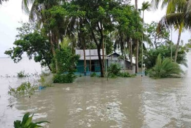 বাড়ছে নদীর পানি, ৩ জেলায় বন্যার আভাস