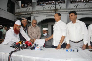 ক্যান্সার আক্রান্ত হেফাজত নেতা মাওলানা ফারুকীর পাশে তারেক রহমান