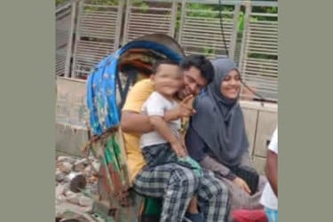 নারায়ণগঞ্জে দরজা ভেঙে স্বামী, স্ত্রী ও সন্তানের লাশ উদ্ধার