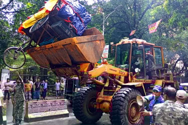চমেক হাসপাতাল এলাকায় অবৈধ দোকান উচ্ছেদ
