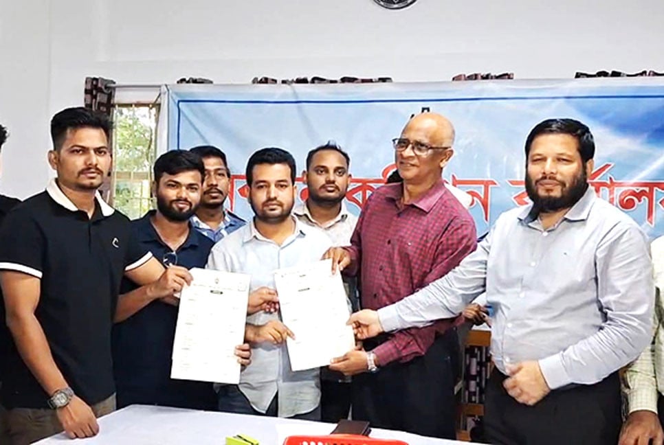 চাকসু নির্বাচন ঘিরে উৎসবমুখর চবি, দ্বিতীয় দিনে মনোনয়ন নিলেন ১৪১ প্রার্থী