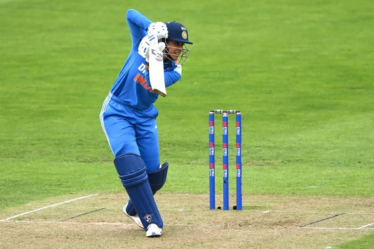 র‍্যাঙ্কিংয়ে শীর্ষে ফিরলেন স্মৃতি মান্ধানা