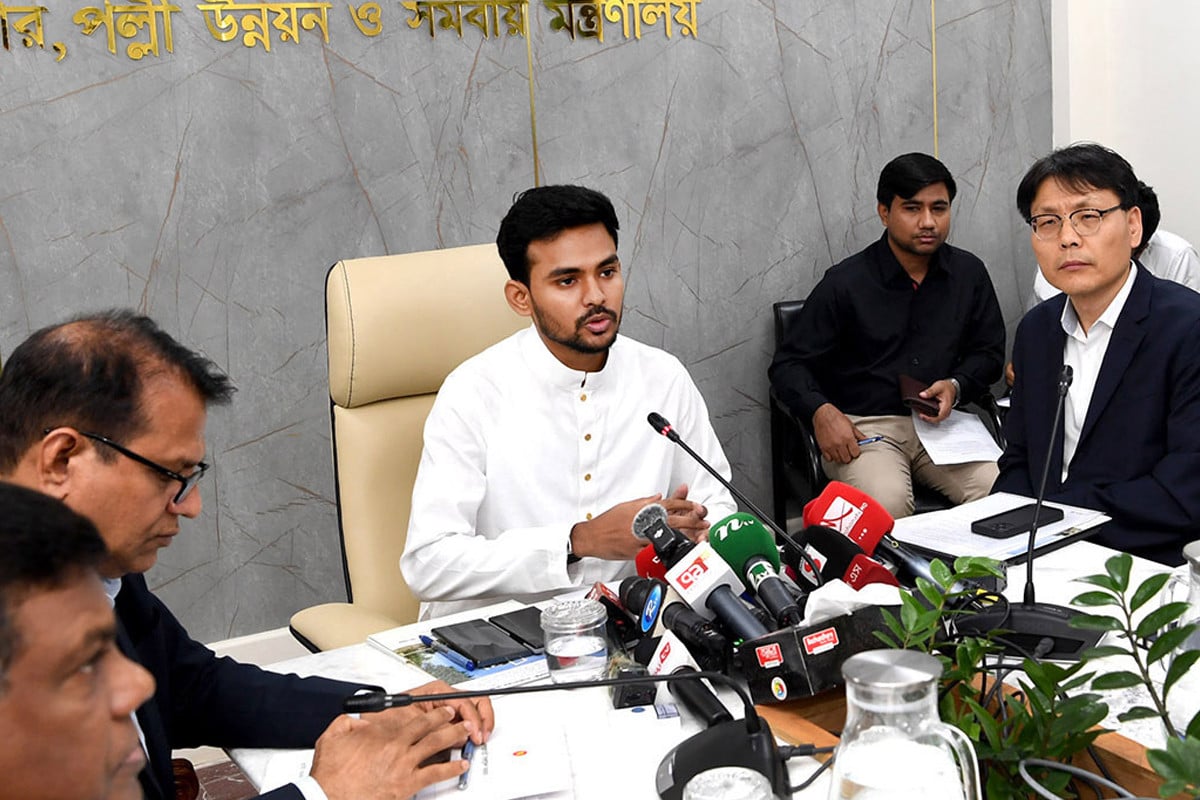 স্বাস্থ্যখাতে স্বনির্ভরতা অর্জনে সরকার কাজ করছে : আসিফ মাহমুদ