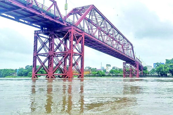 সিলেটে চোখ রাঙাচ্ছে বন্যা