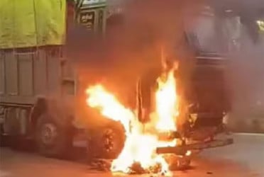 ভিড়ের মধ্যে ঢুকে গেল চলন্ত ট্রাক, নিহত ৩