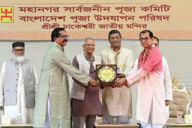 ঢাকেশ্বরী মন্দির পরিদর্শন প্রধান উপদেষ্টার