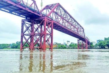 সিলেটে চোখ রাঙাচ্ছে বন্যা