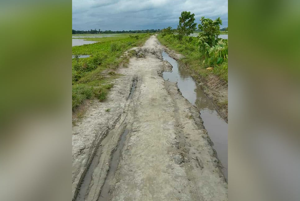 সরাইলে দেড় কিলোমিটার কাঁচা সড়কে ভোগান্তি