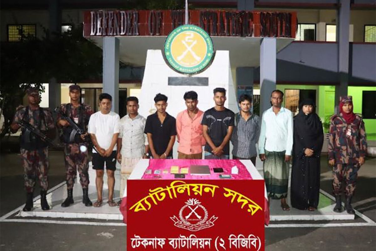টেকনাফে বিজিবির অভিযানে ১২ মানবপাচারকারী আটক