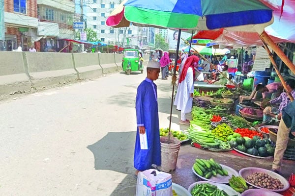 অবৈধ দোকান উচ্ছেদে ধীরগতি