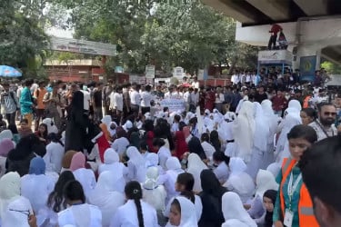 সাতরাস্তা মোড়ে শিক্ষার্থীদের সড়ক অবরোধ প্রত্যাহার, যান চলাচল শুরু
