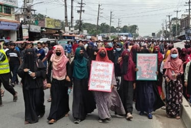 গাজীপুরে ঢাকা-টাঙ্গাইল ও ময়মনসিংহ মহাসড়ক অবরোধ বিক্ষোভ