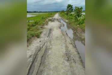 সরাইলে দেড় কিলোমিটার কাঁচা সড়কে ভোগান্তি