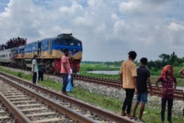 আখাউড়ায় রেলপথ অবরোধ করে বিক্ষোভ
