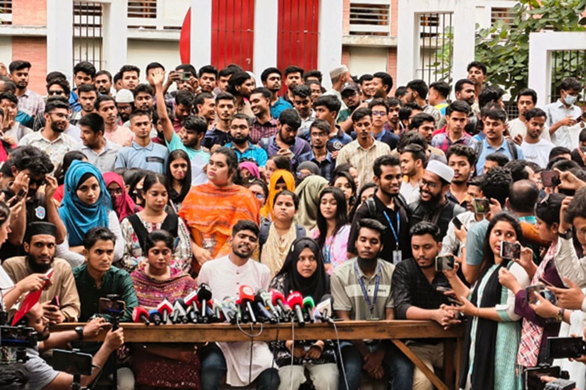 সাত কলেজ শিক্ষার্থীদের কঠোর আন্দোলনের হুঁশিয়ারি