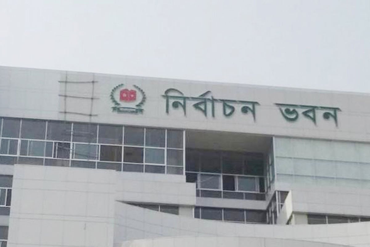 নির্বাচন কমিশনের হাতেই থাকছে জাতীয় পরিচয়পত্র