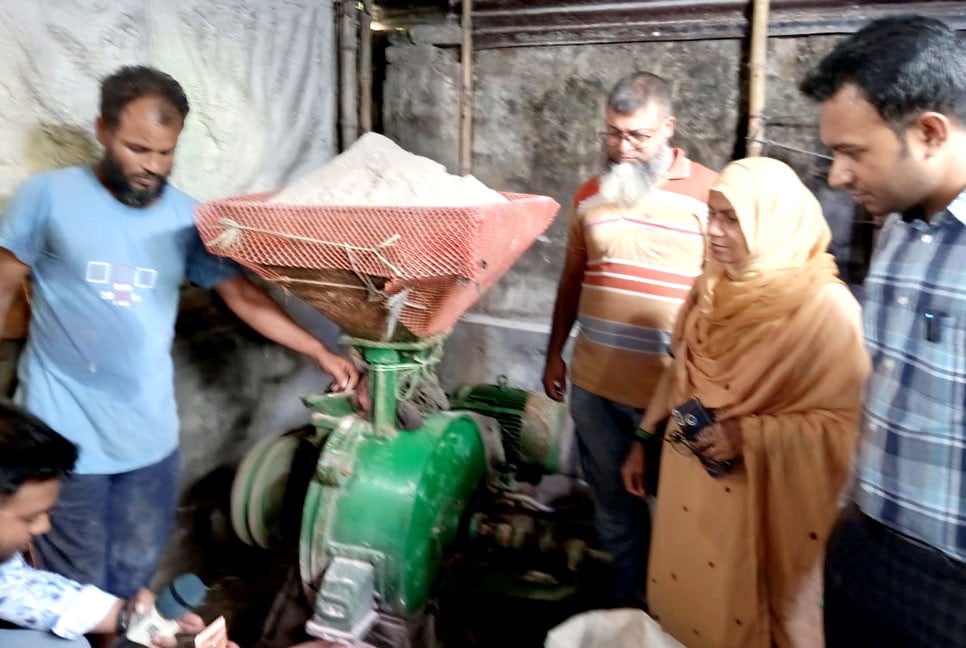 বগুড়ায় খাবার অযোগ্য বিট লবণ জব্দ, লাখ টাকা জরিমানা