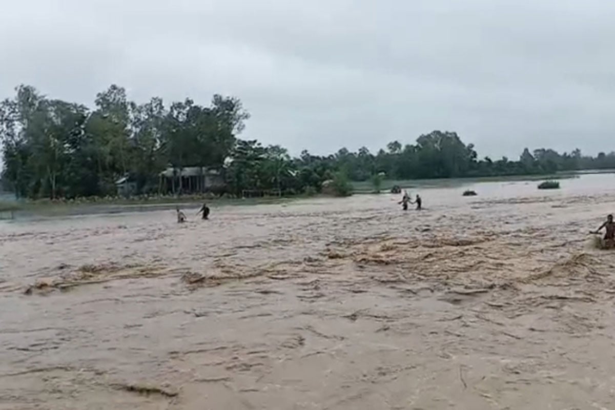 শেরপুরে পাহাড়ি ঢলে ঝিনাইগাতীর মহারশি নদীর পানি বিপদসীমার ওপর