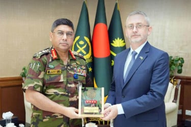 সেনাপ্রধানের সঙ্গে ইইউ রাষ্ট্রদূতের সৌজন্য সাক্ষাৎ