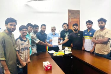 ৭ দফা দাবিতে শাবি ছাত্রদলের স্মারকলিপি