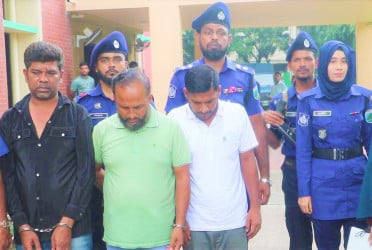 নওগাঁয় ভুয়া ৪ পুলিশ সদস্যসহ গ্রেফতার ৬