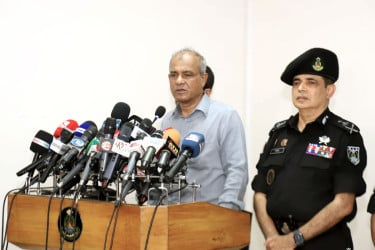 জুলাই বিপ্লব পরবর্তীতে র‌্যাবের কার্যক্রম প্রশংসিত হয়েছে: স্বরাষ্ট্র উপদেষ্টা