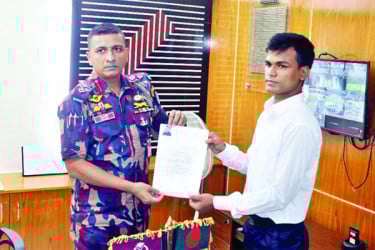 এক যুগ পর সেই ফেলানীর ভাইকে চাকরি দিল বিজিবি