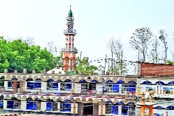 সুলতানপুরে ৬০০ বছরের পুরোনো শাহি মসজিদ