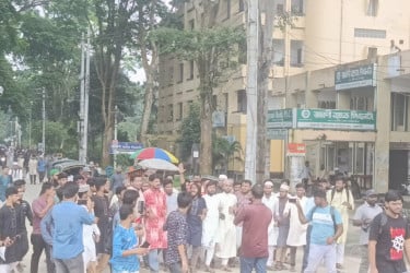 পোষ্য কোটা পুনর্বহাল, বিক্ষোভে উত্তাল রাবি