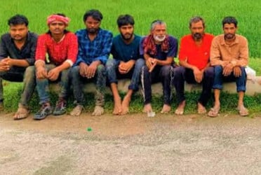 নওগাঁ সীমান্ত দিয়ে ১৬ জনকে পুশইন বিএসএফের