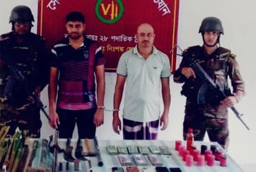 বরিশালে অস্ত্রসহ আটক ২