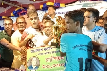 ‘১৭ বছর তরুণদের হাতে অস্ত্র তুলে দিয়ে রাজনৈতিক হাতিয়ার করা হয়েছিল’