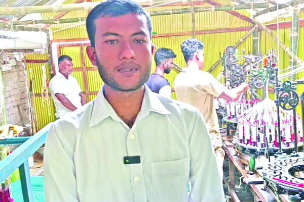 ফিতা-রশির কারখানায় ভাগ্যবদলের স্বপ্ন