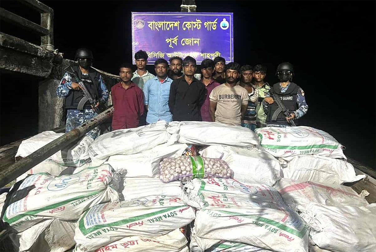 মিয়ানমারে খাদ্য সামগ্রী পাচারকালে ১০ পাচারকারী গ্রেফতার
