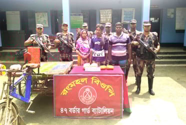 মেহেরপুর সীমান্তে গাঁজাসহ আটক ৩